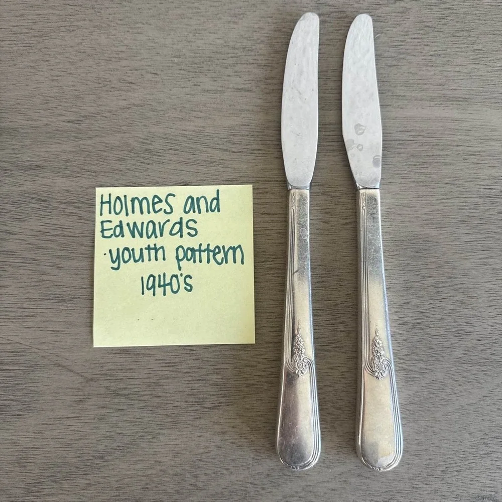 2 Holmes &‎ Edwards Inlaid Youth 1940 Silverplate Dinner Knives